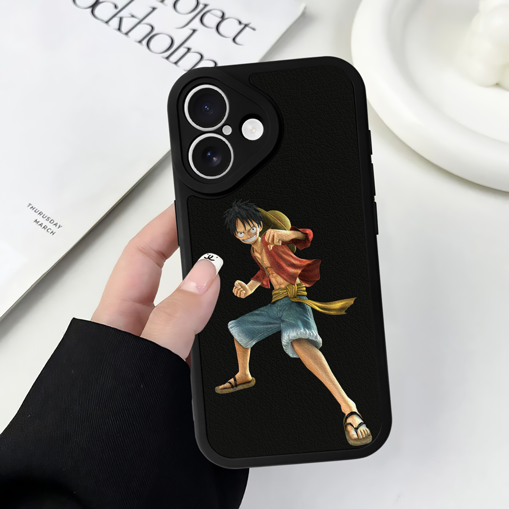 （画像用） ワンピース モンキー・D・ルフィ ONE PIECE Monkey D. Luffy 【iPhone 16シリーズ対応】シリコンスマホケース（レザー調） 材質：シリコン